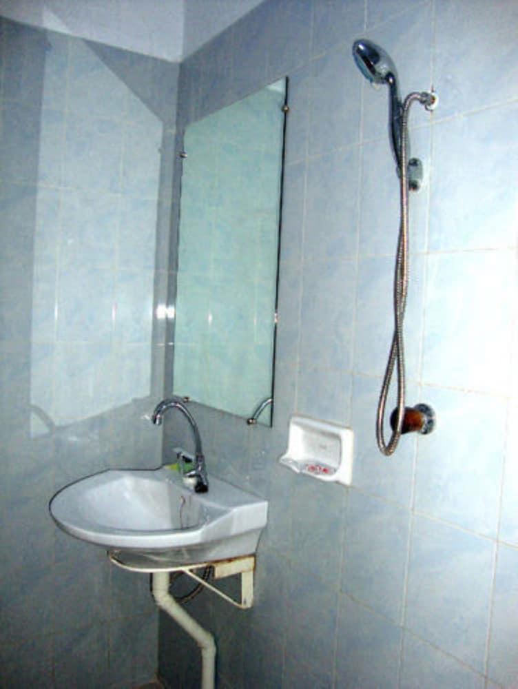 יאנגון Aung Tha Pyay Hotel 3 מראה חיצוני תמונה