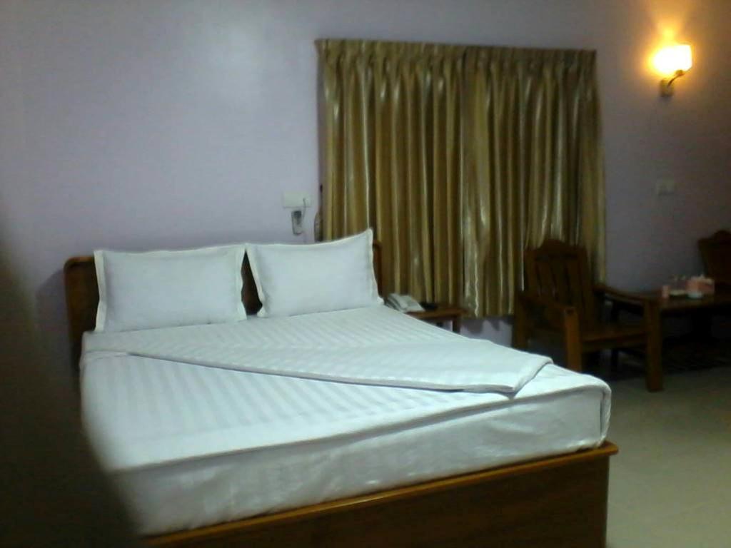 יאנגון Aung Tha Pyay Hotel 3 חדר תמונה