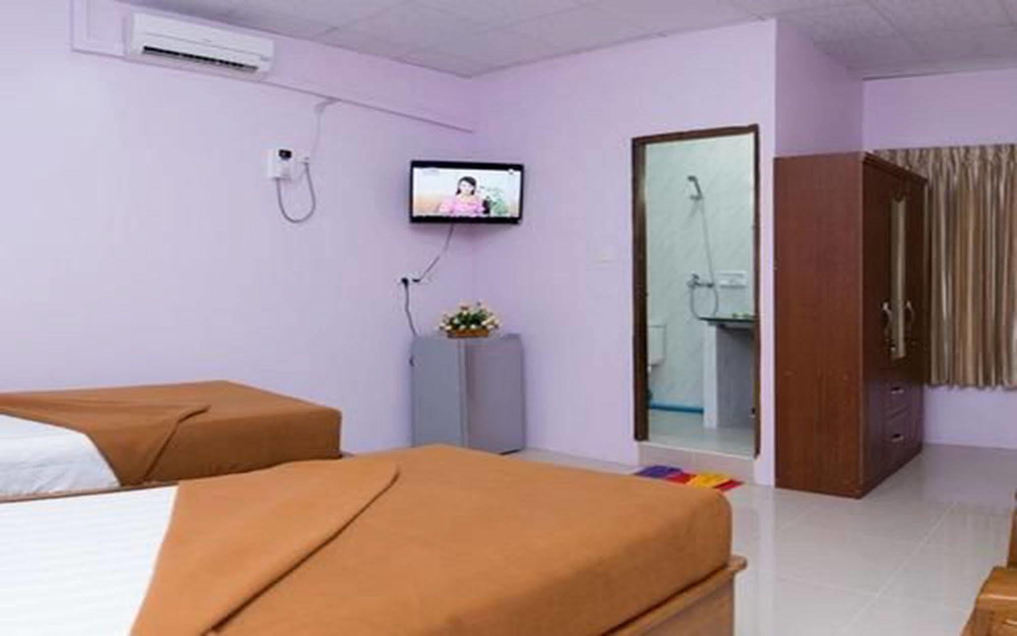 יאנגון Aung Tha Pyay Hotel 3 מראה חיצוני תמונה