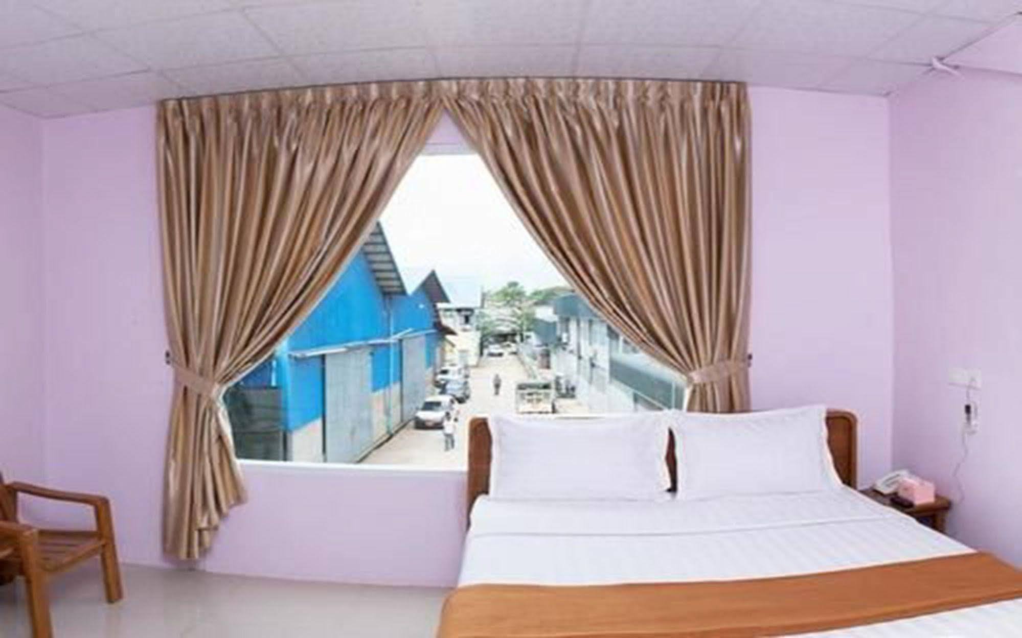 יאנגון Aung Tha Pyay Hotel 3 מראה חיצוני תמונה